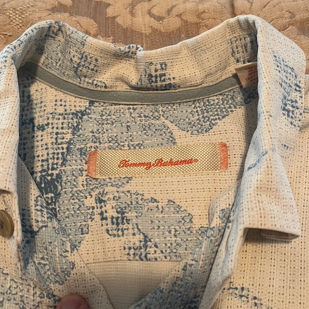Tommy Bahama 100% silk